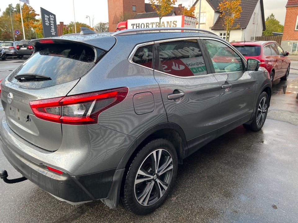 Nissan Qashqai 1,3 Dig-T 140 N-Connecta 5d