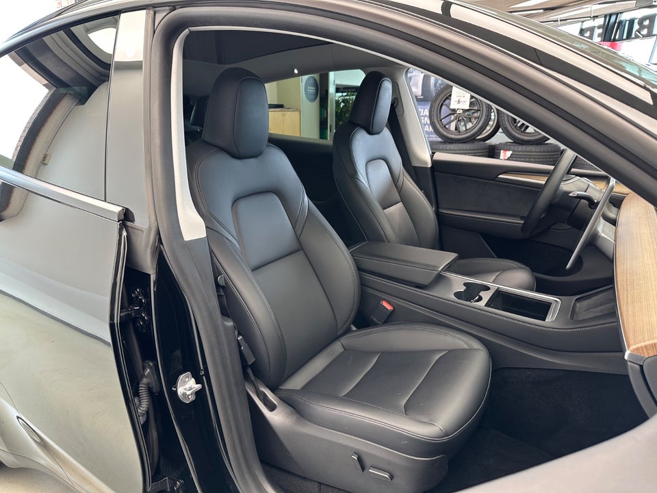 Tesla Model Y Long Range AWD 5d