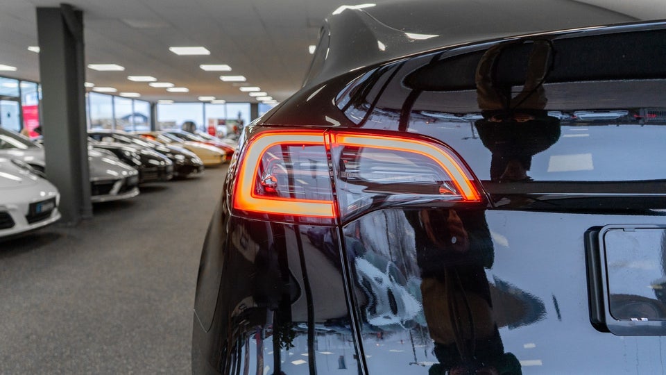 Tesla Model Y Long Range AWD 5d