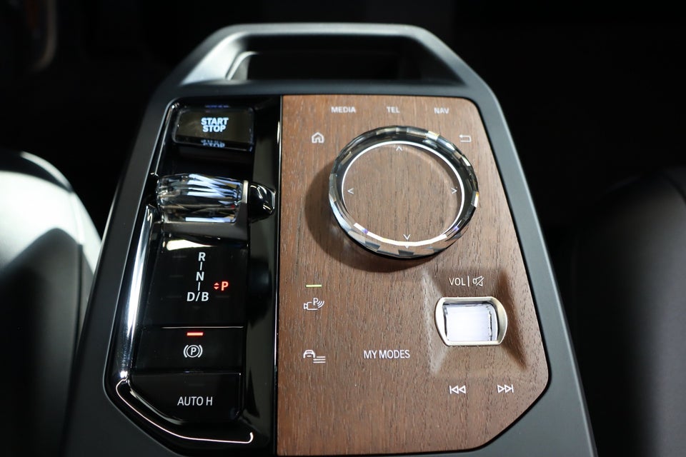 BMW iX xDrive40 Fully Charged Sport 5d