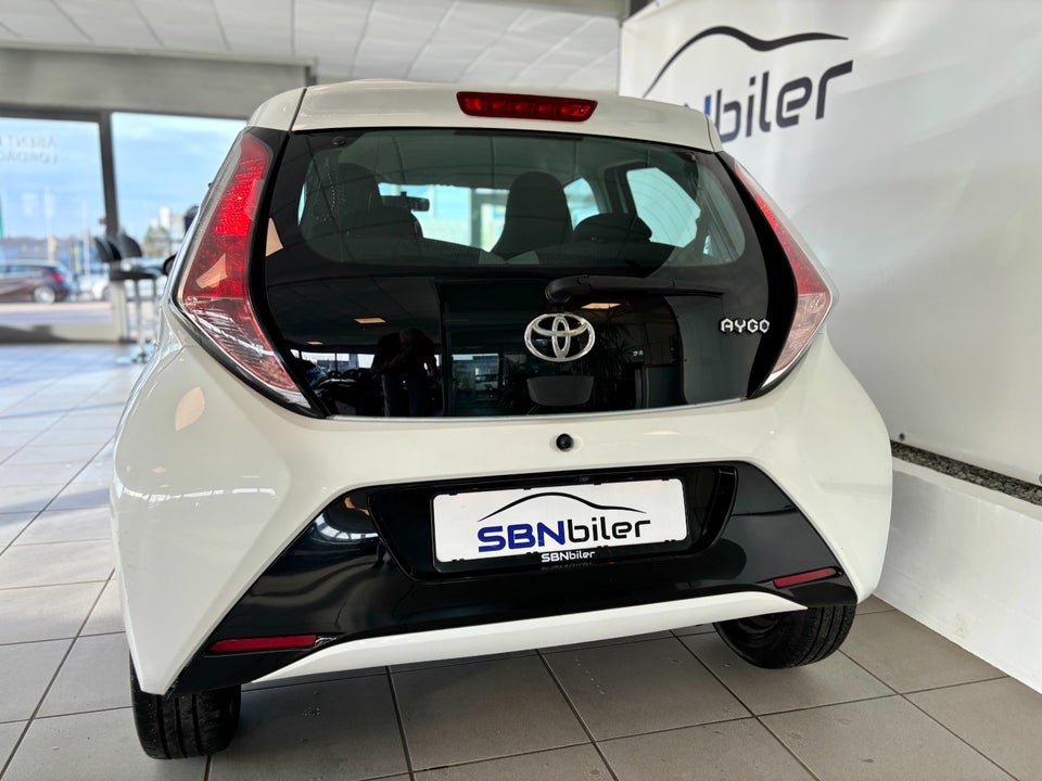 Toyota Aygo 1,0 VVT-i x-wave Sky 5d