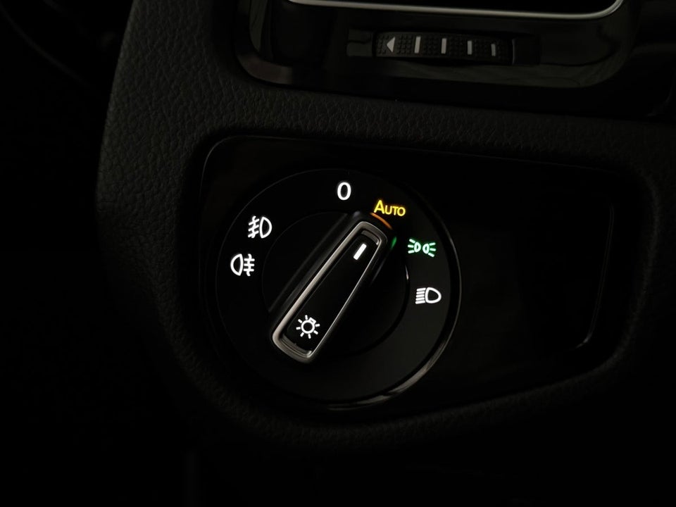 VW Golf VII 1,6 TDi 115 IQ.Drive Variant DSG 5d