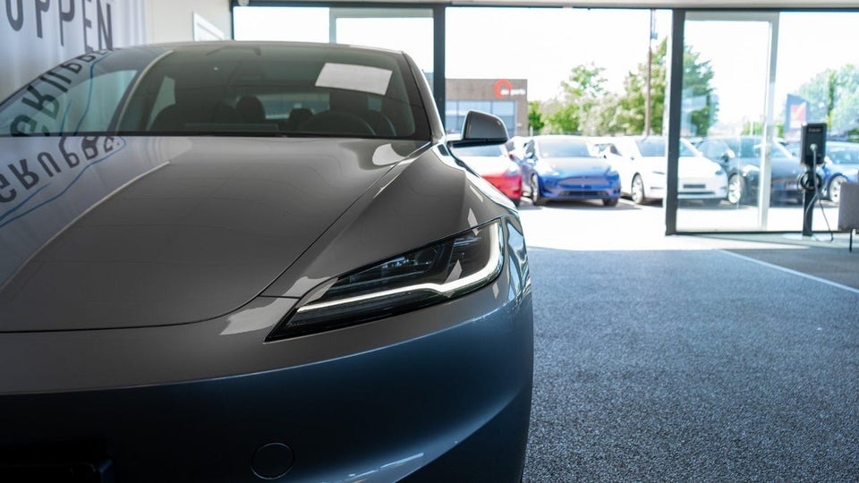 Tesla Model 3 RWD 4d