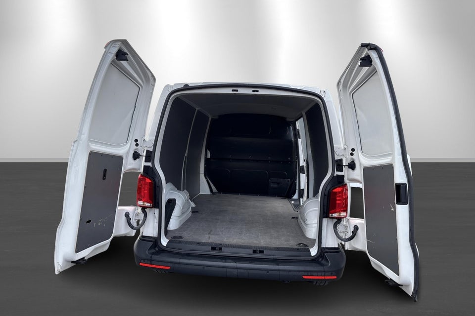 VW Transporter 2,0 TDi 110 Kassevogn lang