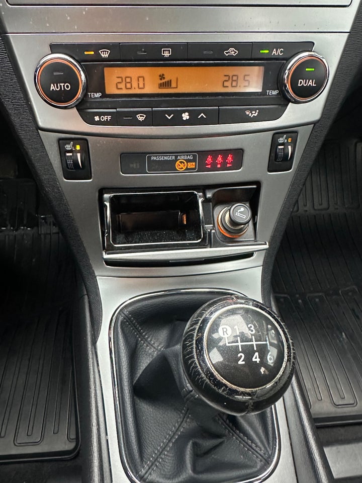 Toyota Avensis 1,8 VVT-i T2 Touch stc. 5d