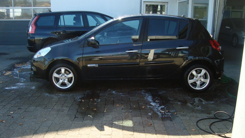 Renault Clio III 1,2 16V Advantage 5d