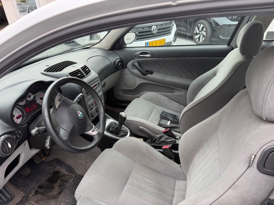 Alfa Romeo 147 1,6 TS 16V 5d
