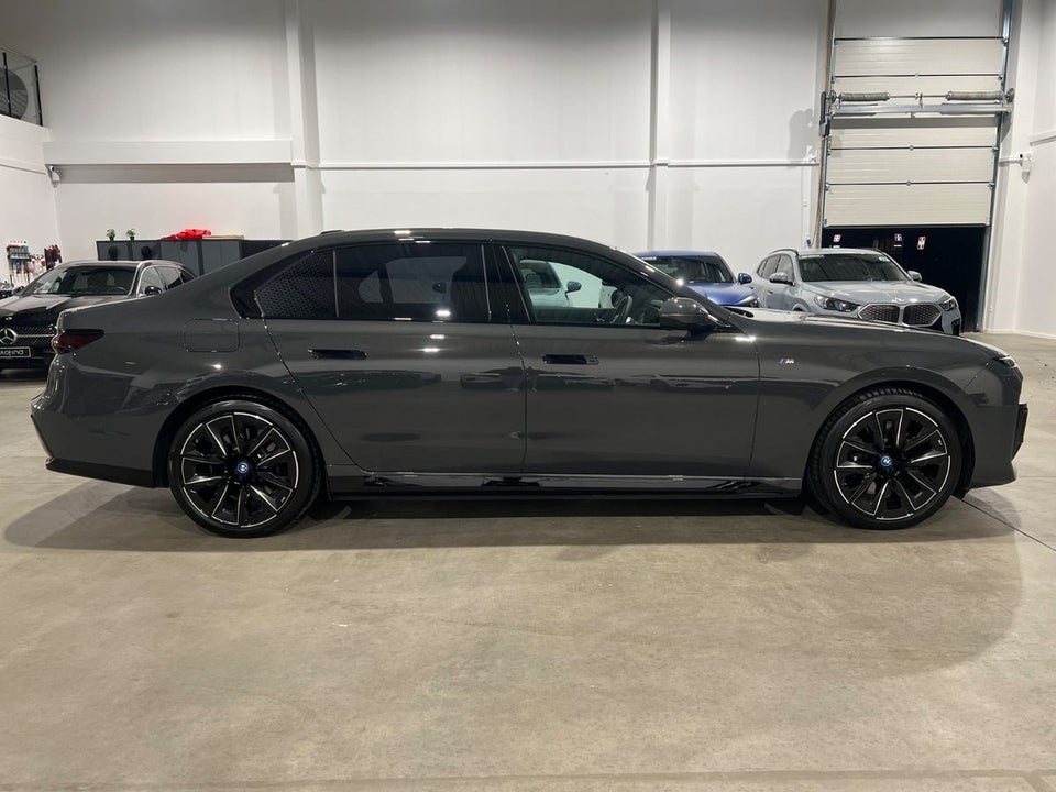 BMW i7 xDrive60 M-Sport 4d