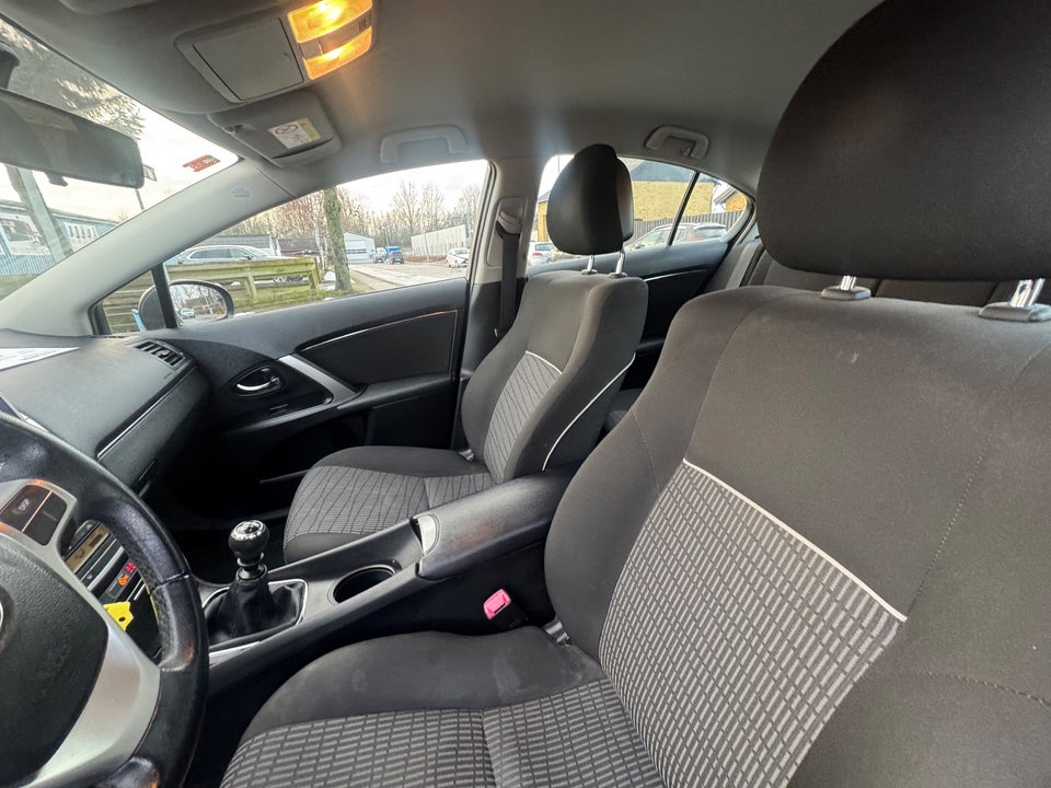 Toyota Avensis 1,6 VVT-i Limited 4d