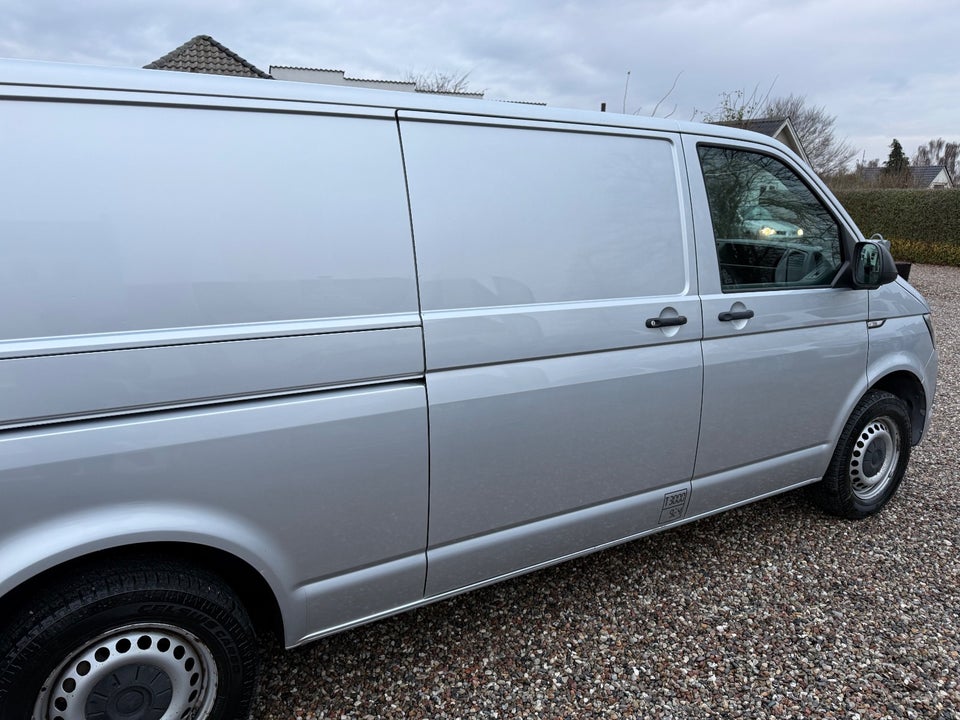 VW Transporter 2,0 TDi 140 Kassevogn lang