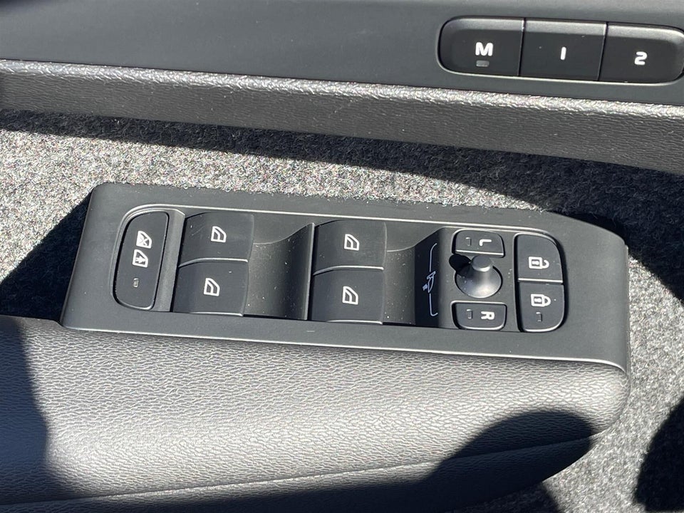 Volvo EC40 Twin Black Edition 5d