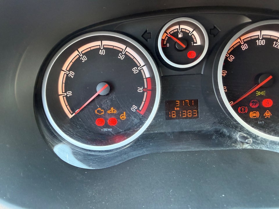 Opel Corsa 1,2 16V Essentia 5d