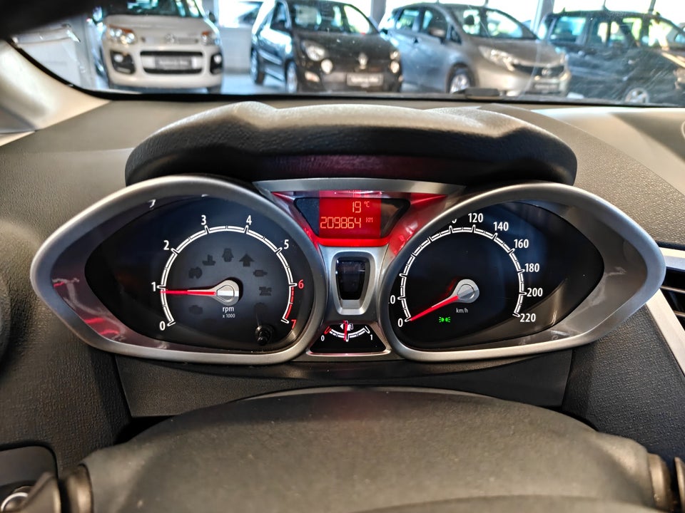 Ford Fiesta 1,4 Titanium 5d