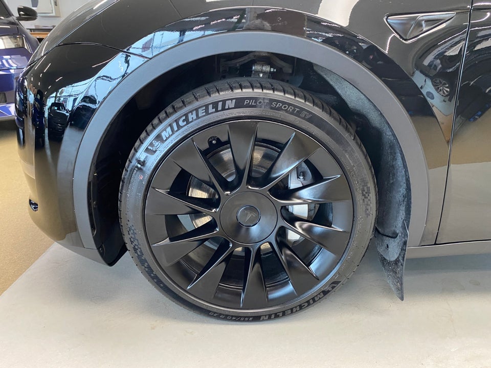 Tesla Model Y Long Range AWD 5d