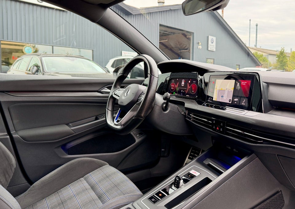 VW Golf VIII 1,4 GTE DSG 5d
