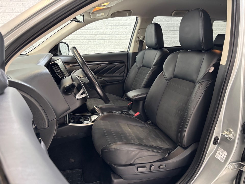 Mitsubishi Outlander 2,4 PHEV Intense CVT 4WD 5d