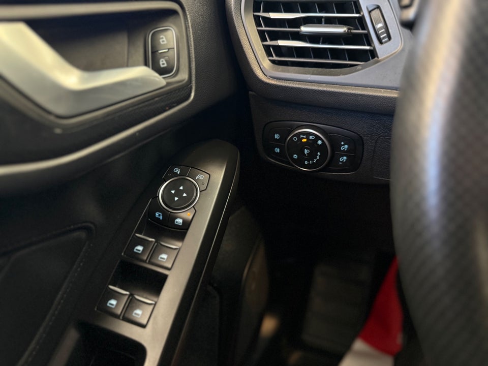 Ford Focus 1,0 EcoBoost mHEV ST-Line stc. 5d