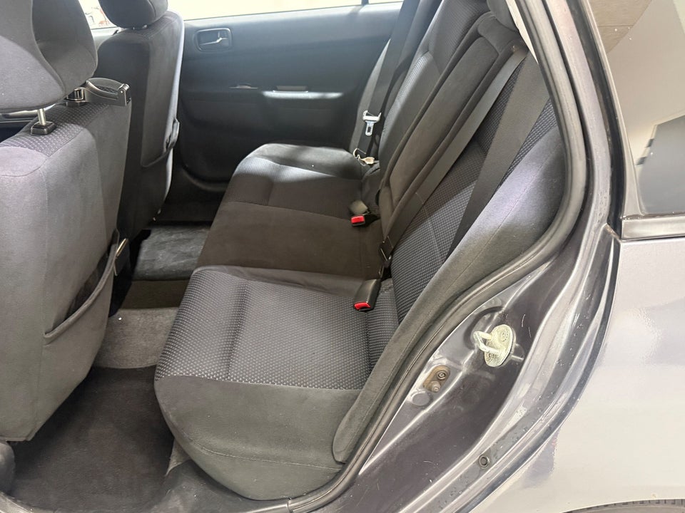 Mitsubishi Lancer 1,6 Invite stc. 5d