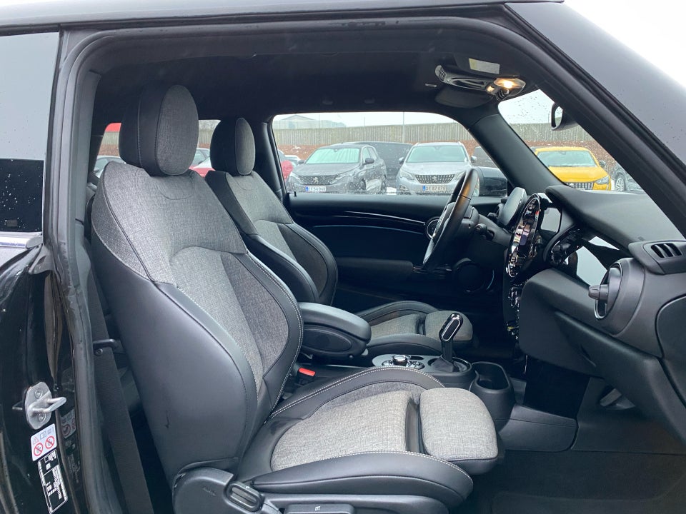 MINI Cooper SE Essential 3d