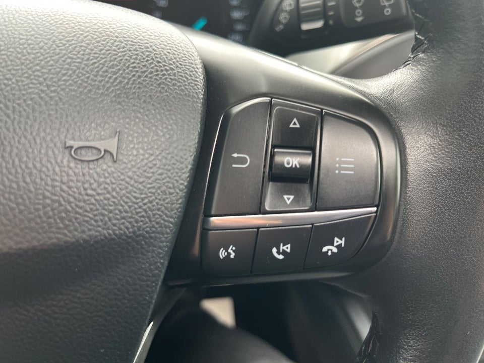 Ford Focus 1,0 EcoBoost Titanium Business 5d