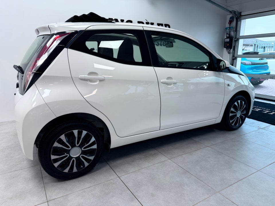 Toyota Aygo 1,0 VVT-i x-wave Sky 5d