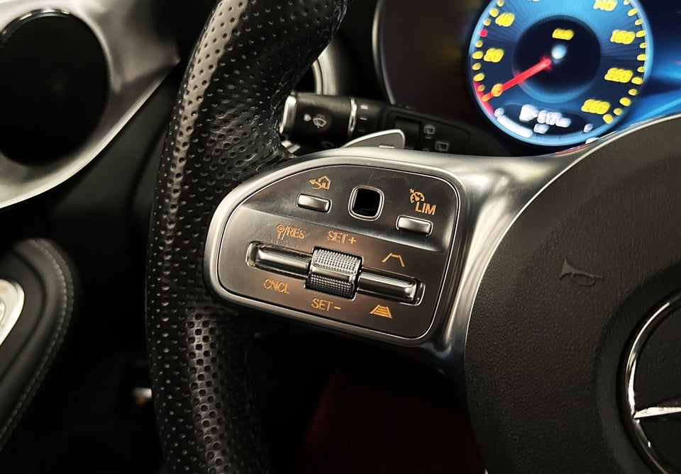 Mercedes C300 de 2,0 AMG Line stc. aut. 5d