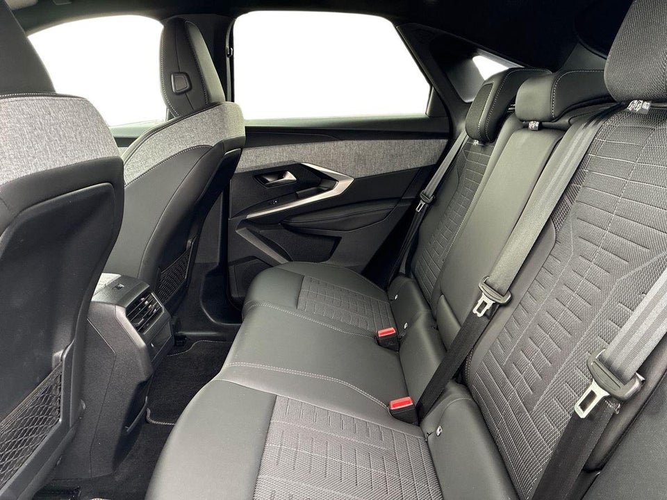 Peugeot e-3008 77 GT 5d