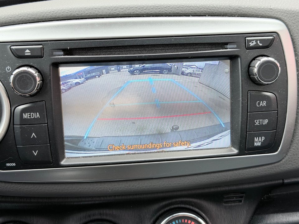 Toyota Yaris 1,3 VVT-i T2 5d