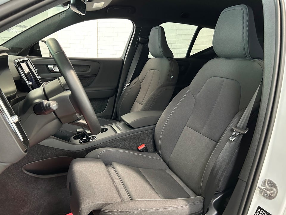 Volvo EX40 Standard Range Plus 5d