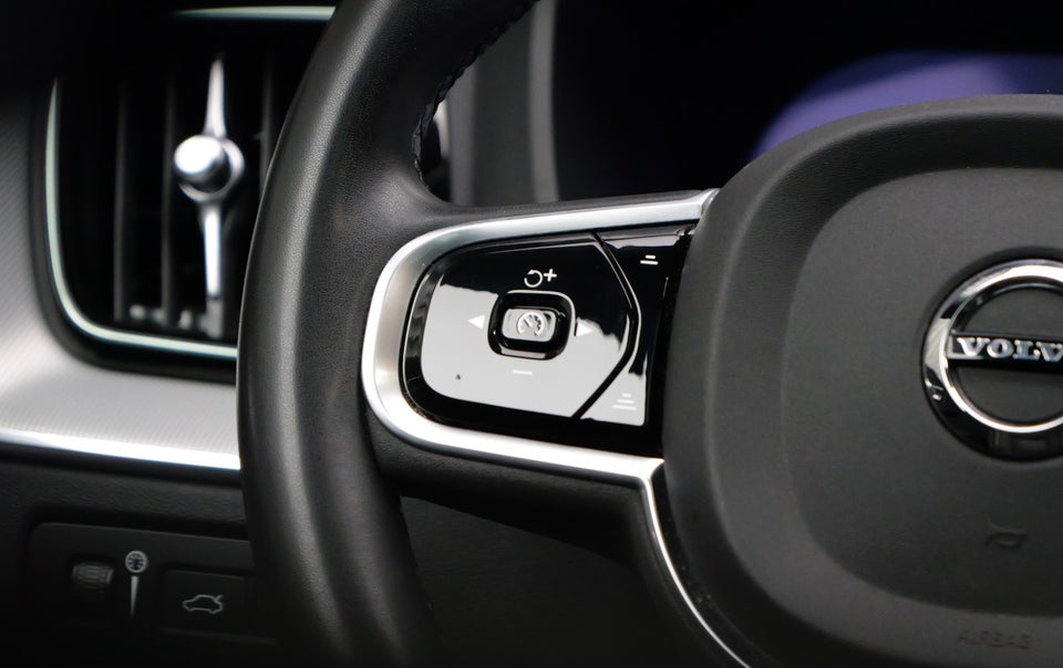 Volvo XC60 2,0 T6 ReCharge R-Design aut. AWD 5d