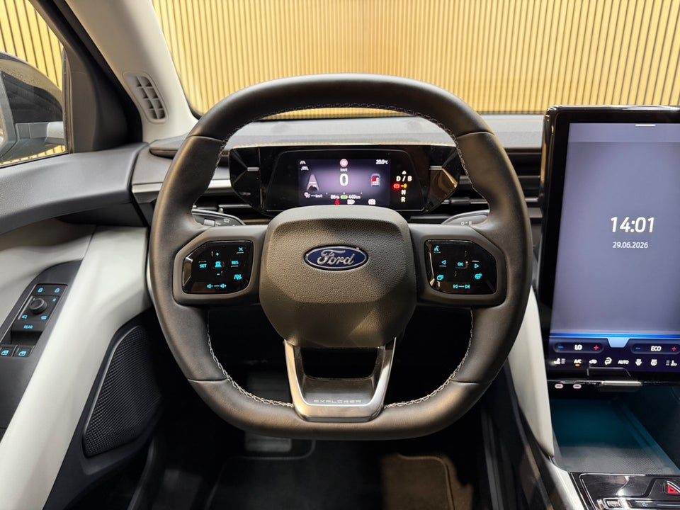 Ford Explorer 79 Select Extended Range AWD 5d