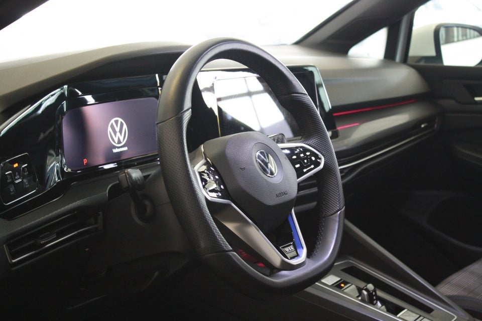 VW Golf VIII 1,4 GTE DSG 5d