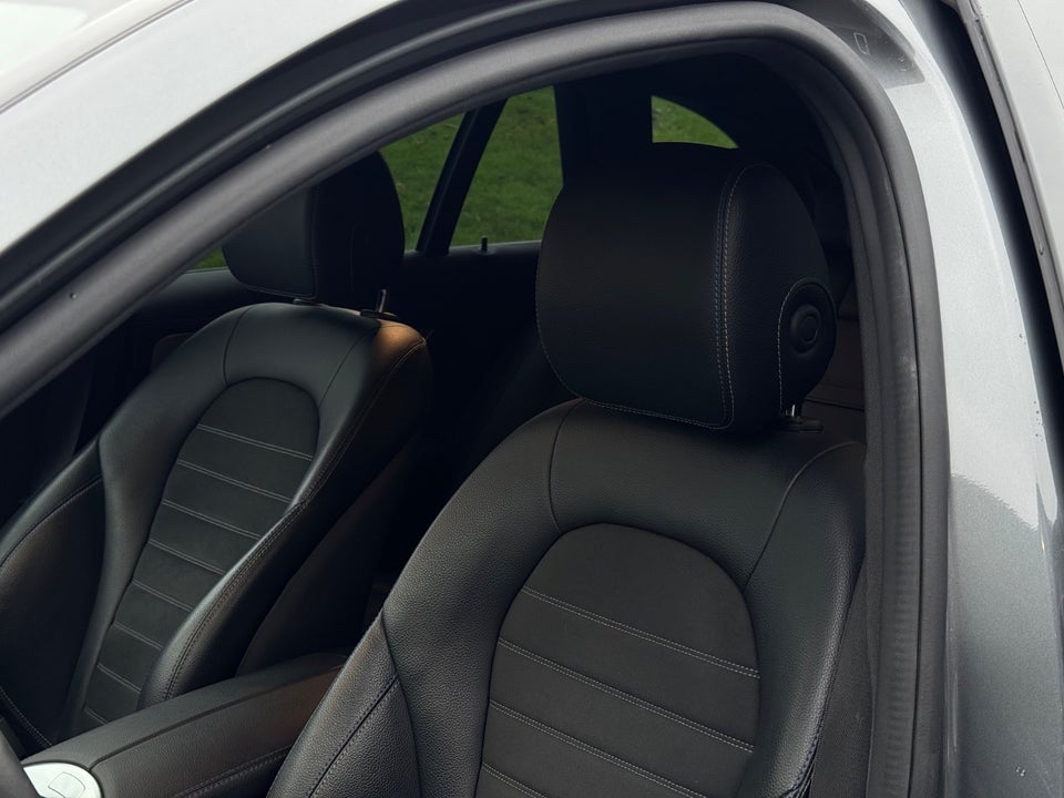 Mercedes C300 de 2,0 AMG Line stc. aut. 5d