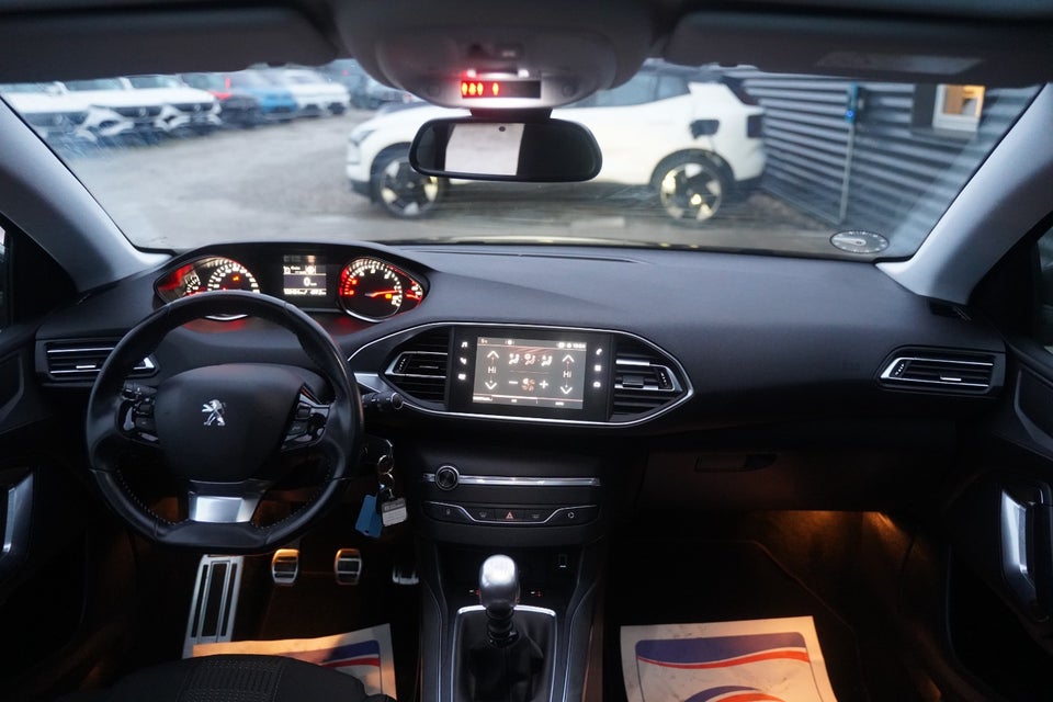 Peugeot 308 1,5 BlueHDi 130 Prestige Sky 5d