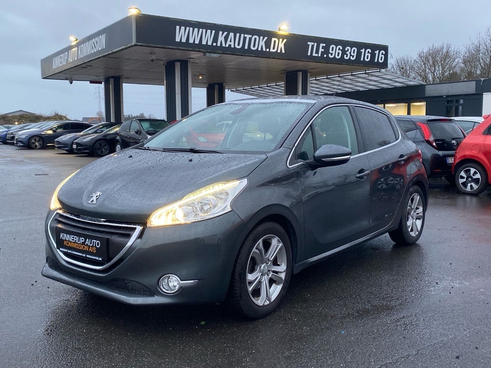 Peugeot 208 1,2 VTi 82 Supreme Sky 5d