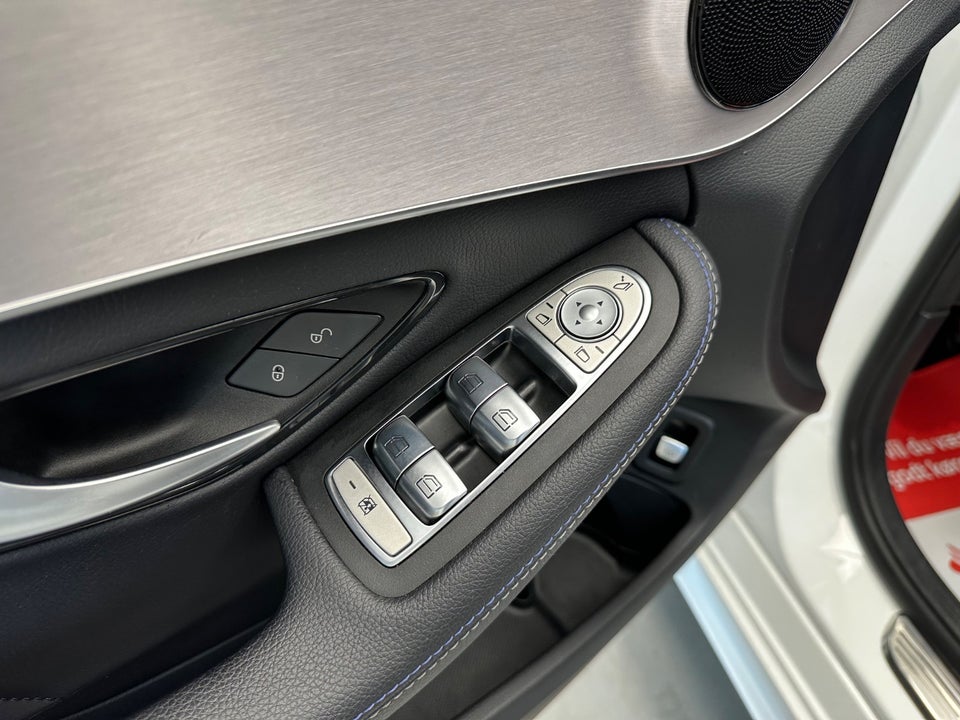 Mercedes C300 de 2,0 AMG Line stc. aut. 5d