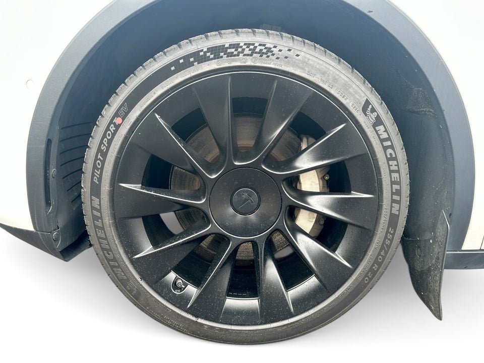 Tesla Model Y Long Range AWD 5d