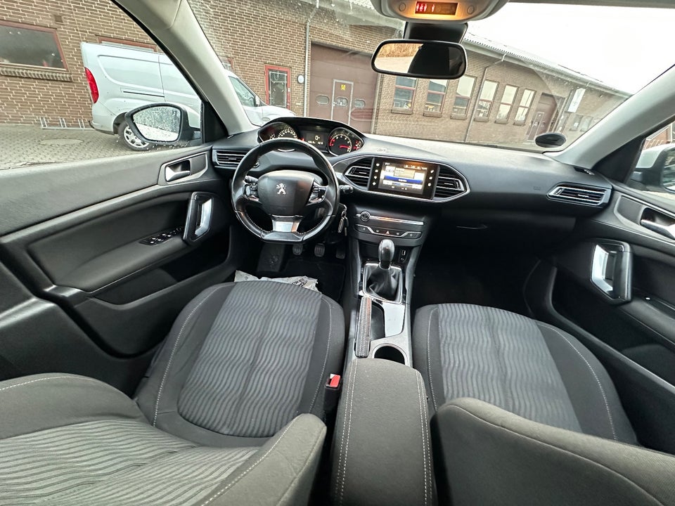 Peugeot 308 1,2 VTi 82 Active 5d