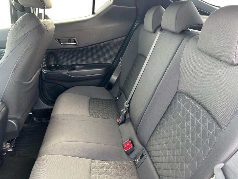 Toyota C-HR 1,8 Hybrid C-LUB Smart CVT 5d