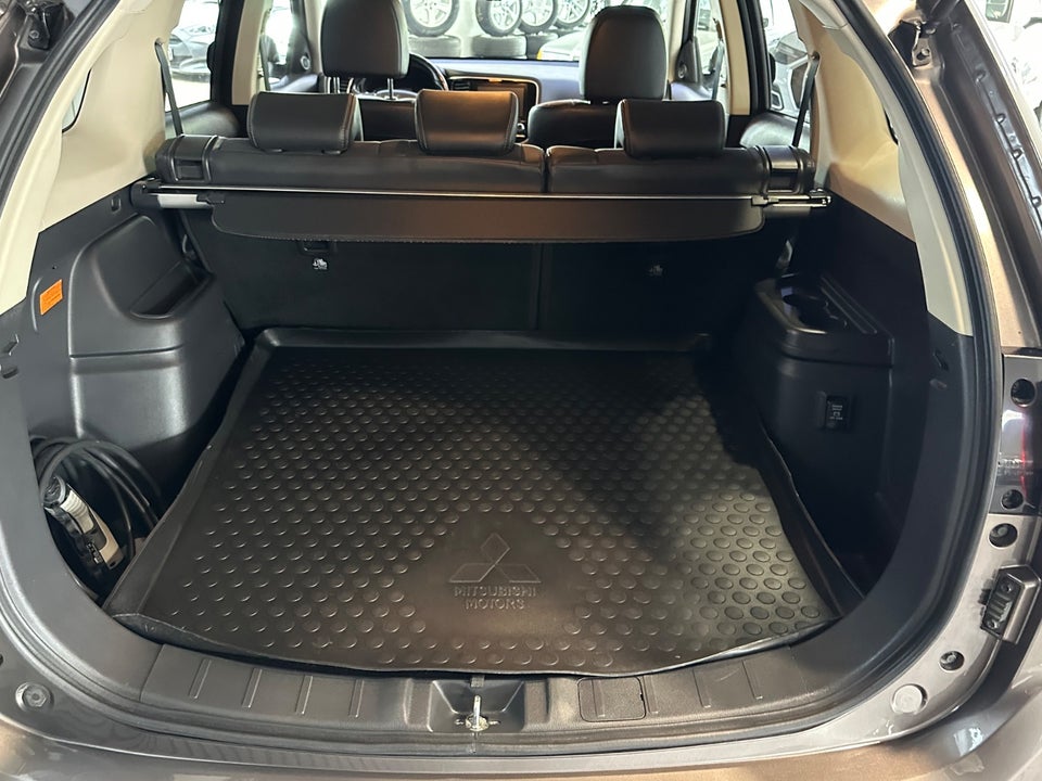 Mitsubishi Outlander 2,4 PHEV Invite CVT 4WD 5d