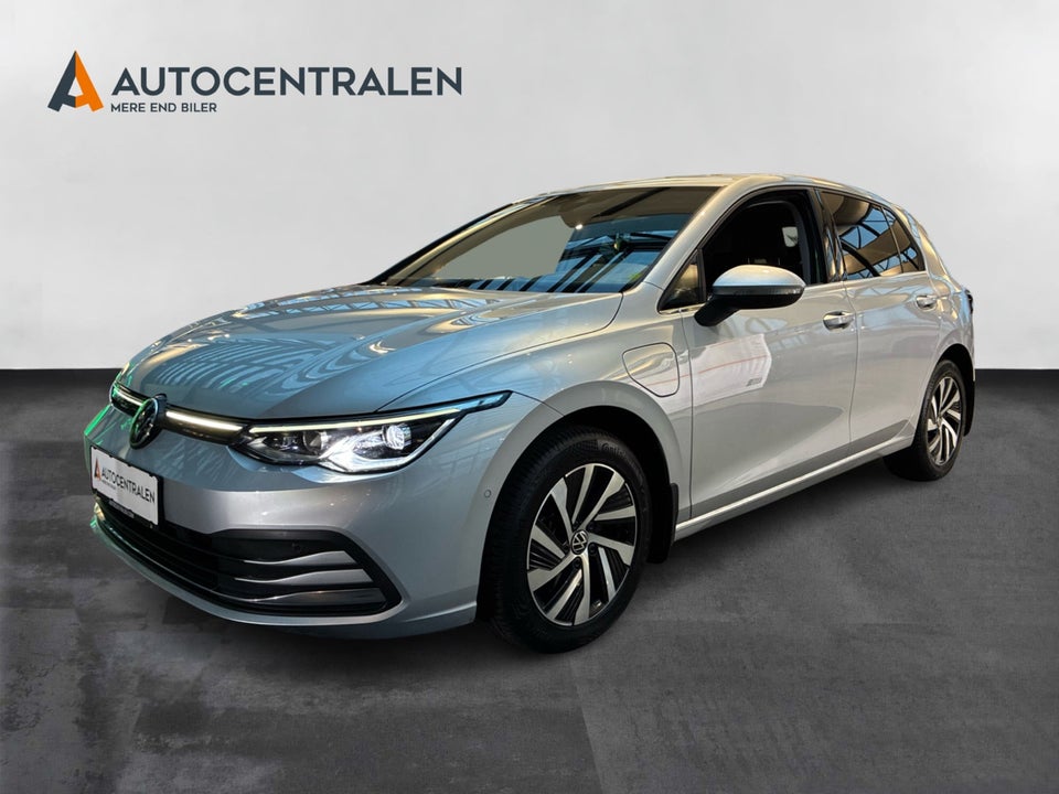 VW Golf VIII 1,4 eHybrid DSG 5d