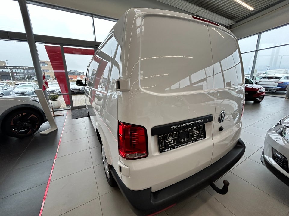 VW Transporter 2,0 TDi 150 Kassevogn lang