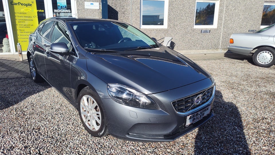 Volvo V40 1,6 D2 115 Momentum 5d