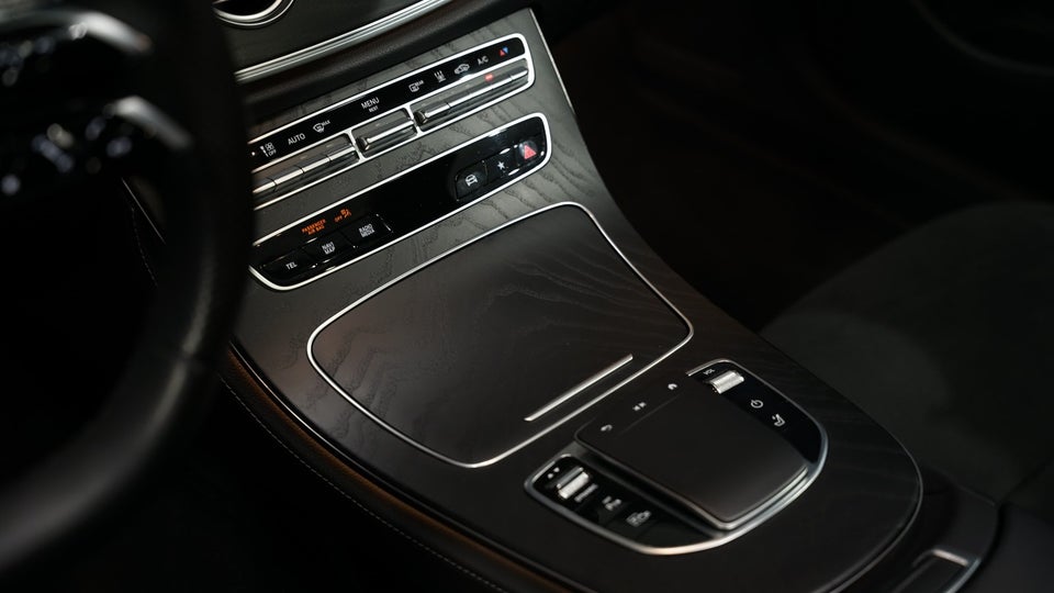 Mercedes E300 de 2,0 AMG Line stc. aut. 5d