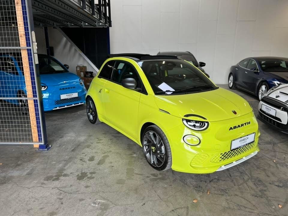 Abarth 500e Scorpionissima Cabrio 2d