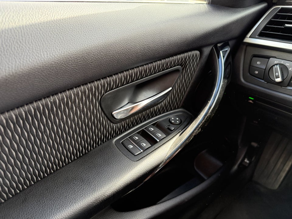 BMW 320i 2,0 Touring Advantage aut. 5d