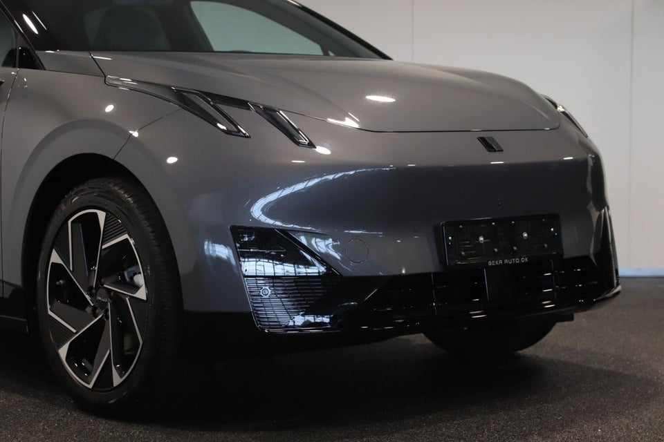 Lynk & Co 02 More 5d