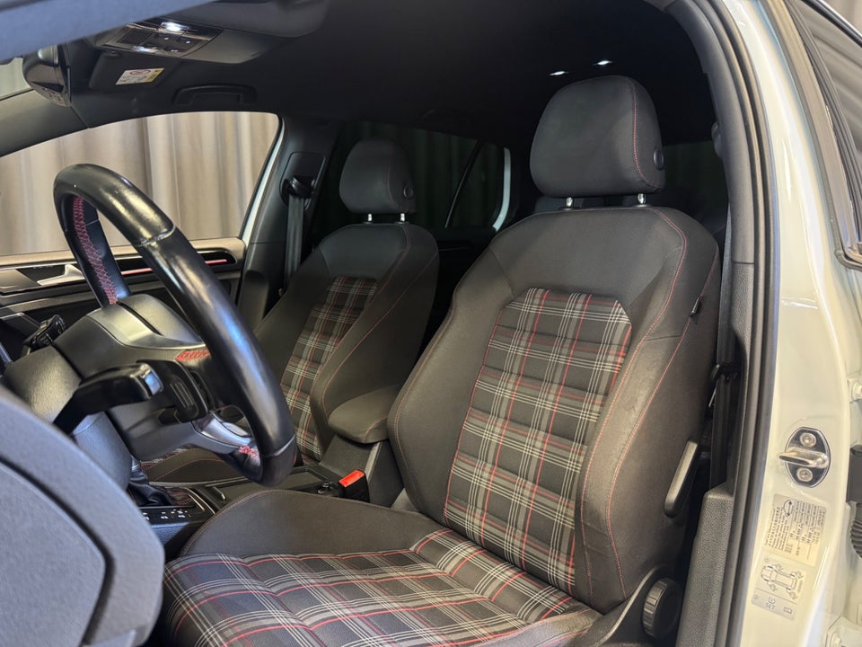 VW Golf VII 2,0 GTi Performance DSG BMT 5d