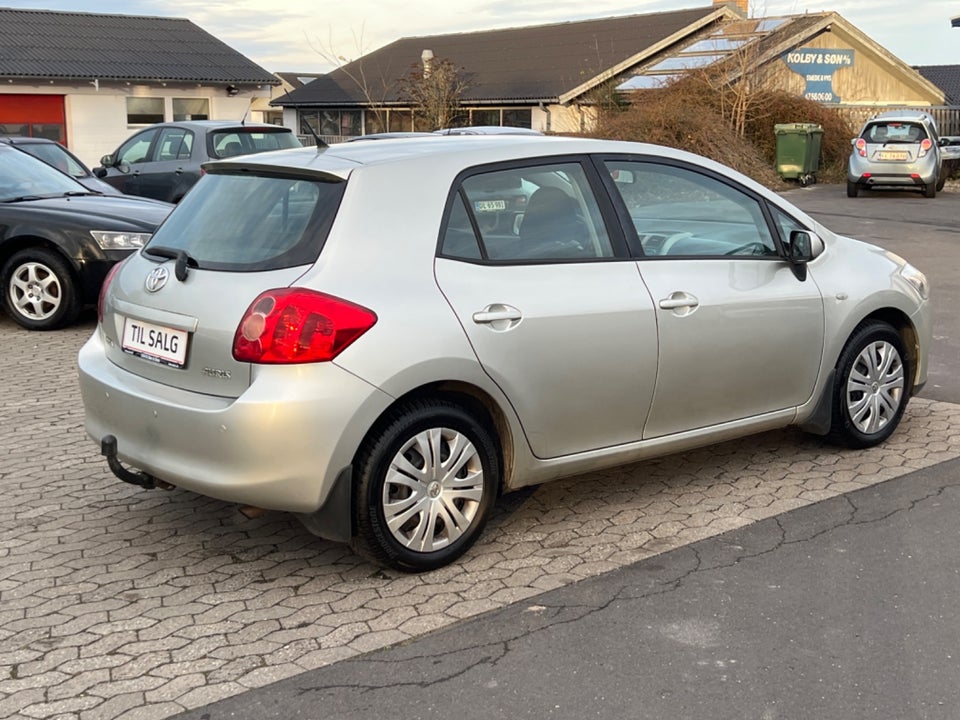 Toyota Auris 1,6 Luna 5d