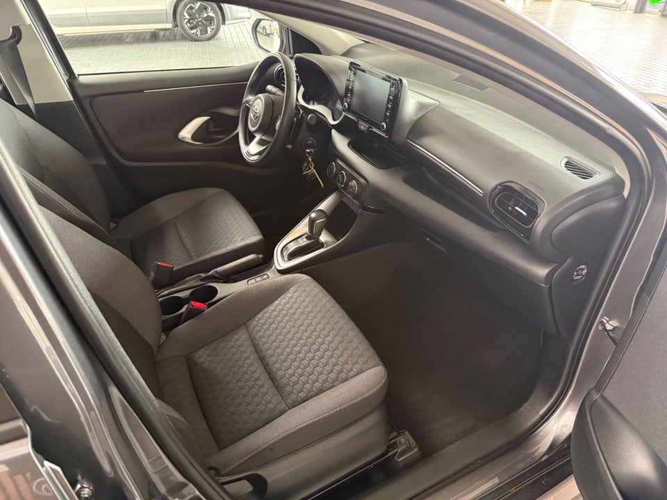 Toyota Yaris 1,5 Active CVT 5d